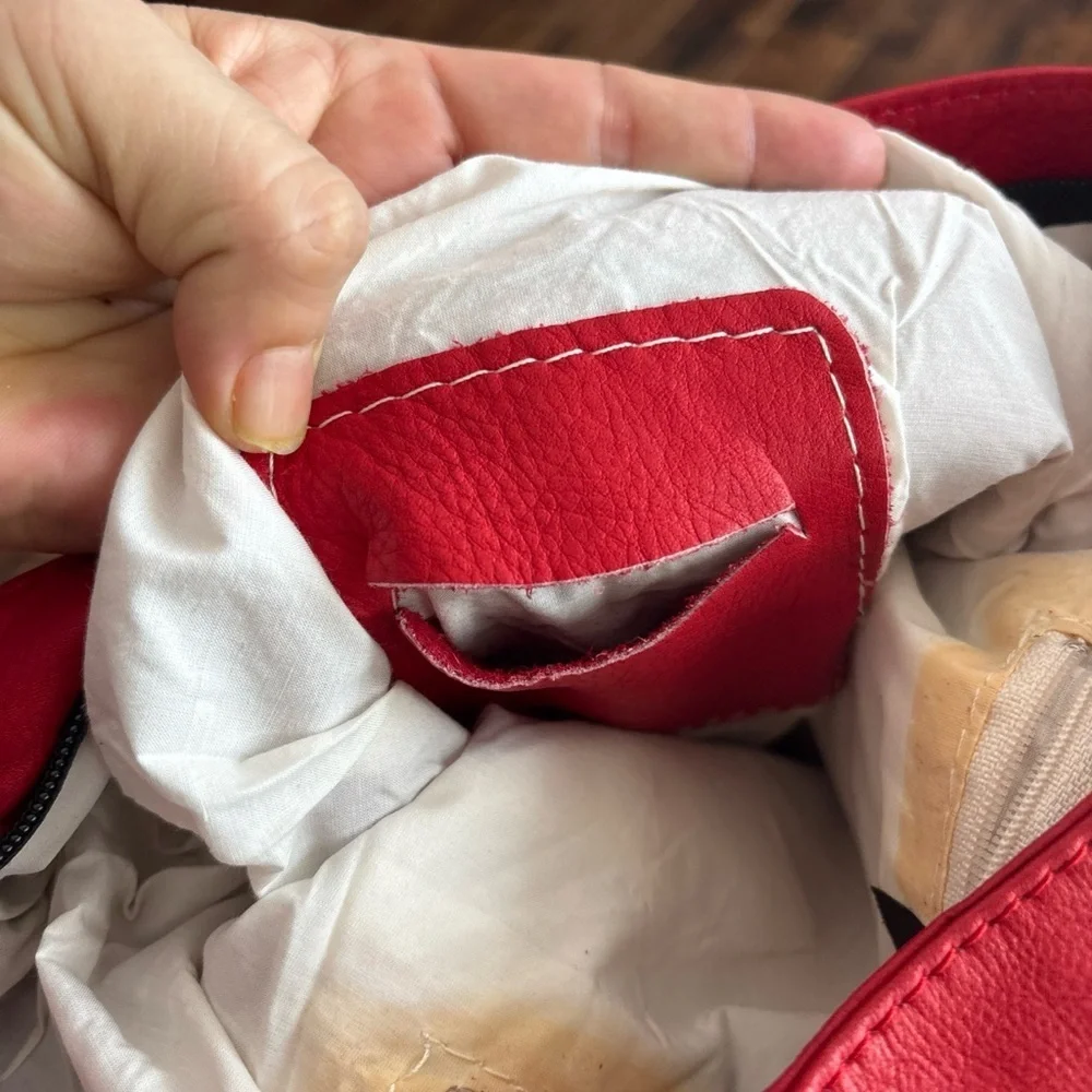 Elegant Red and Black Leather Shoulder Bag